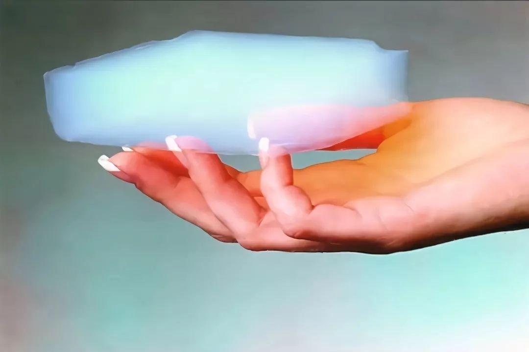 世界上很輕固體-氣凝膠